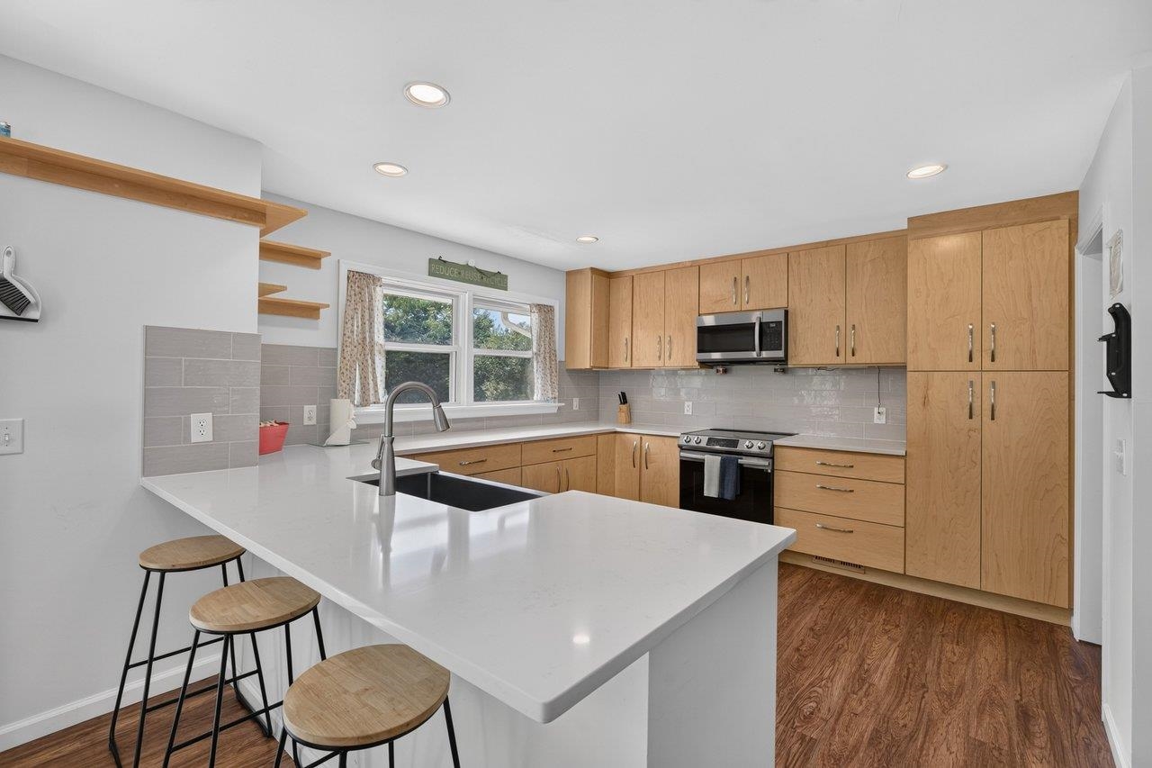 639 SILVER LAKE RD