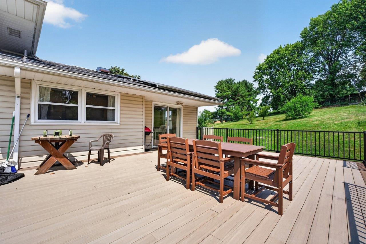 639 SILVER LAKE RD