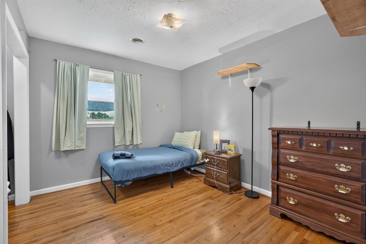 639 SILVER LAKE RD