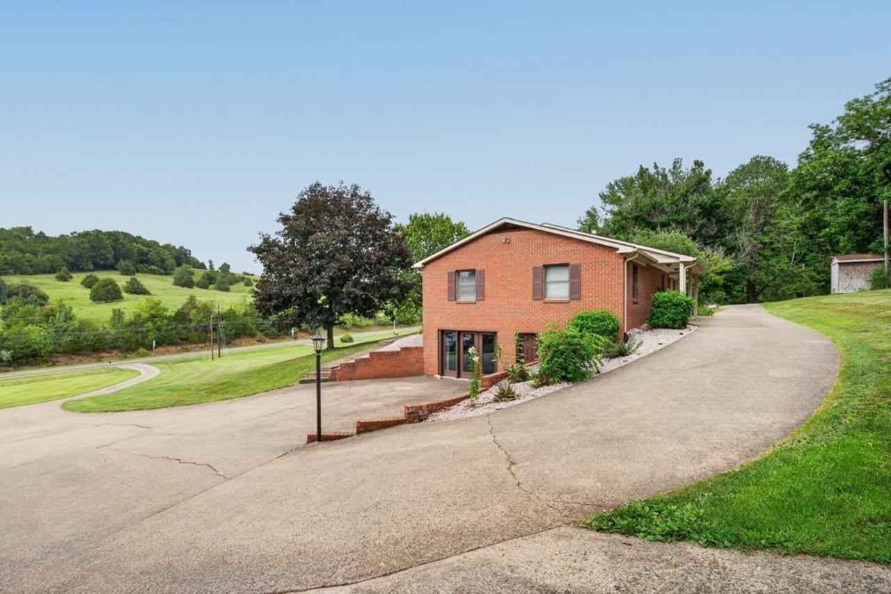 822 PARKERSBURG TPKE