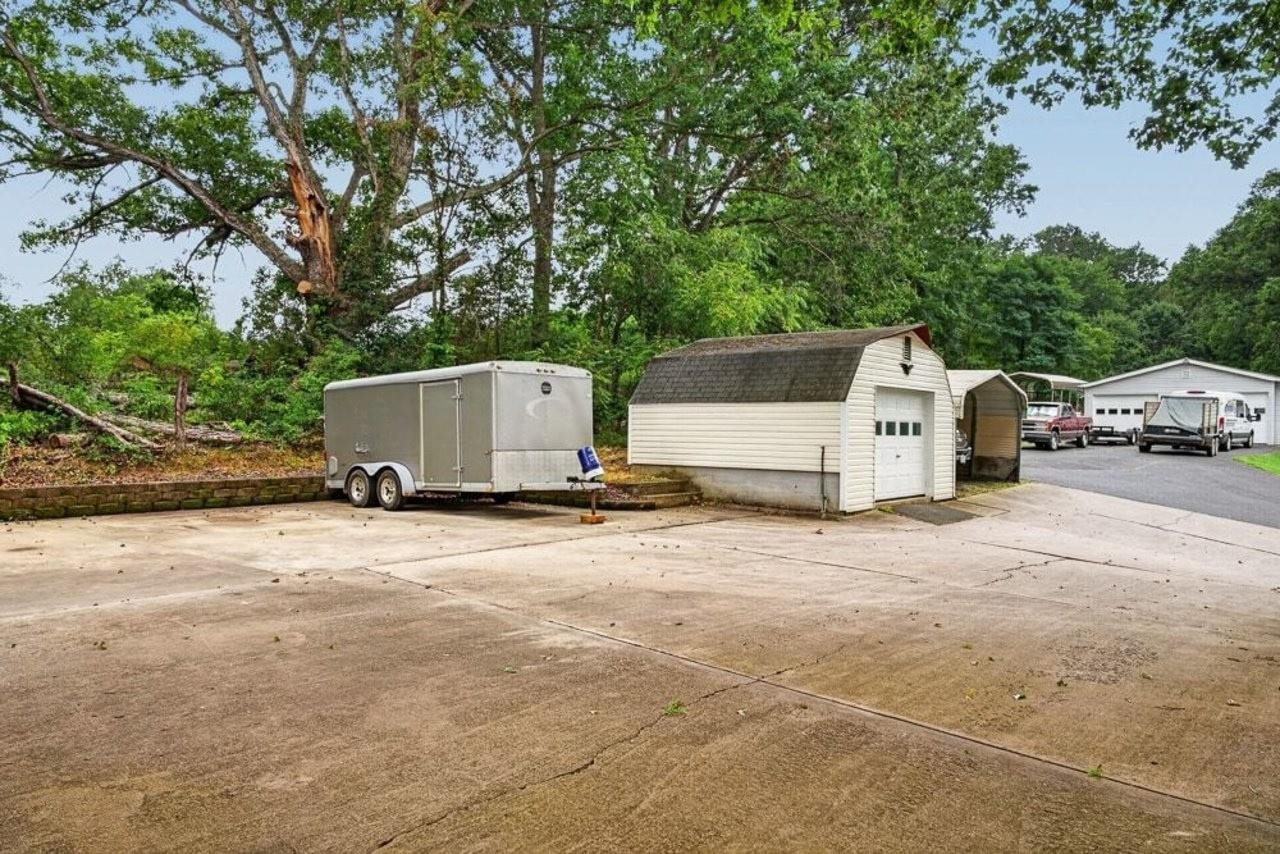 822 PARKERSBURG TPKE