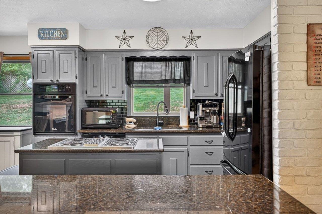 822 PARKERSBURG TPKE