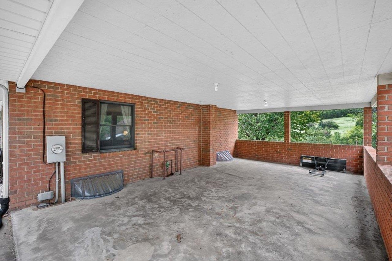 822 PARKERSBURG TPKE