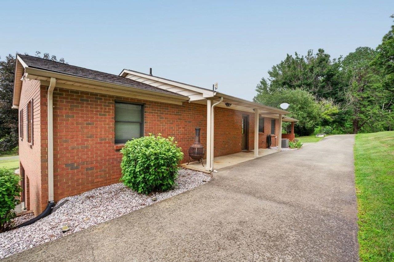822 PARKERSBURG TPKE