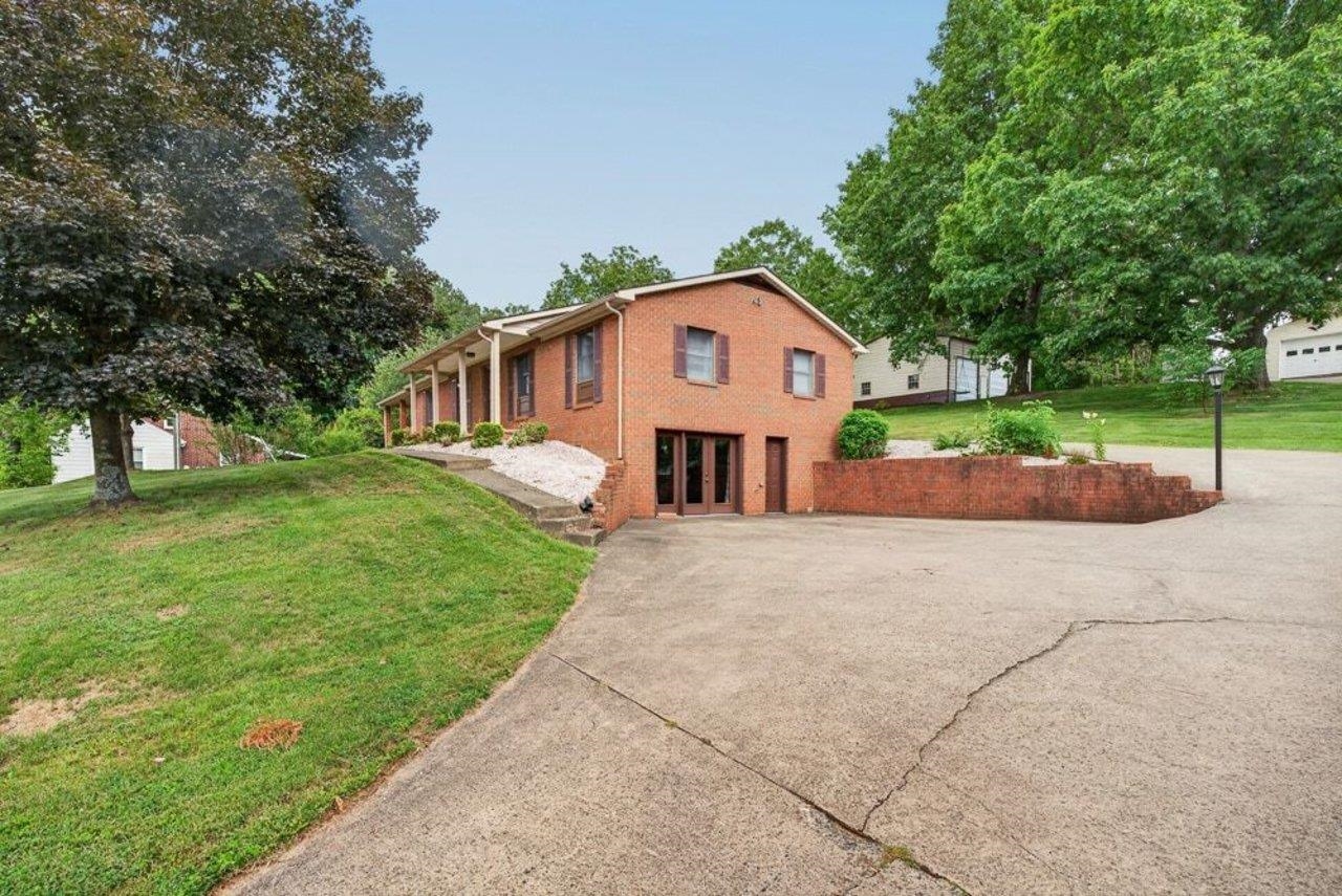 822 PARKERSBURG TPKE