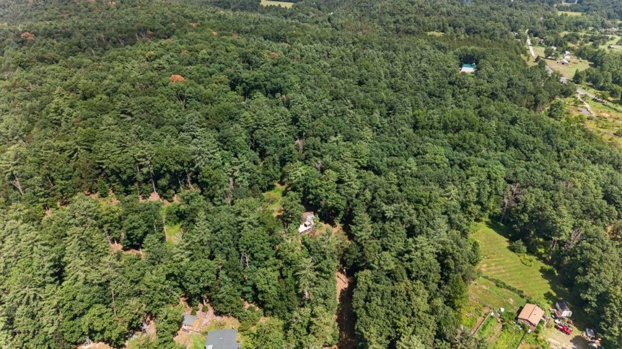 17395 PEEPERS HOLLOW LN