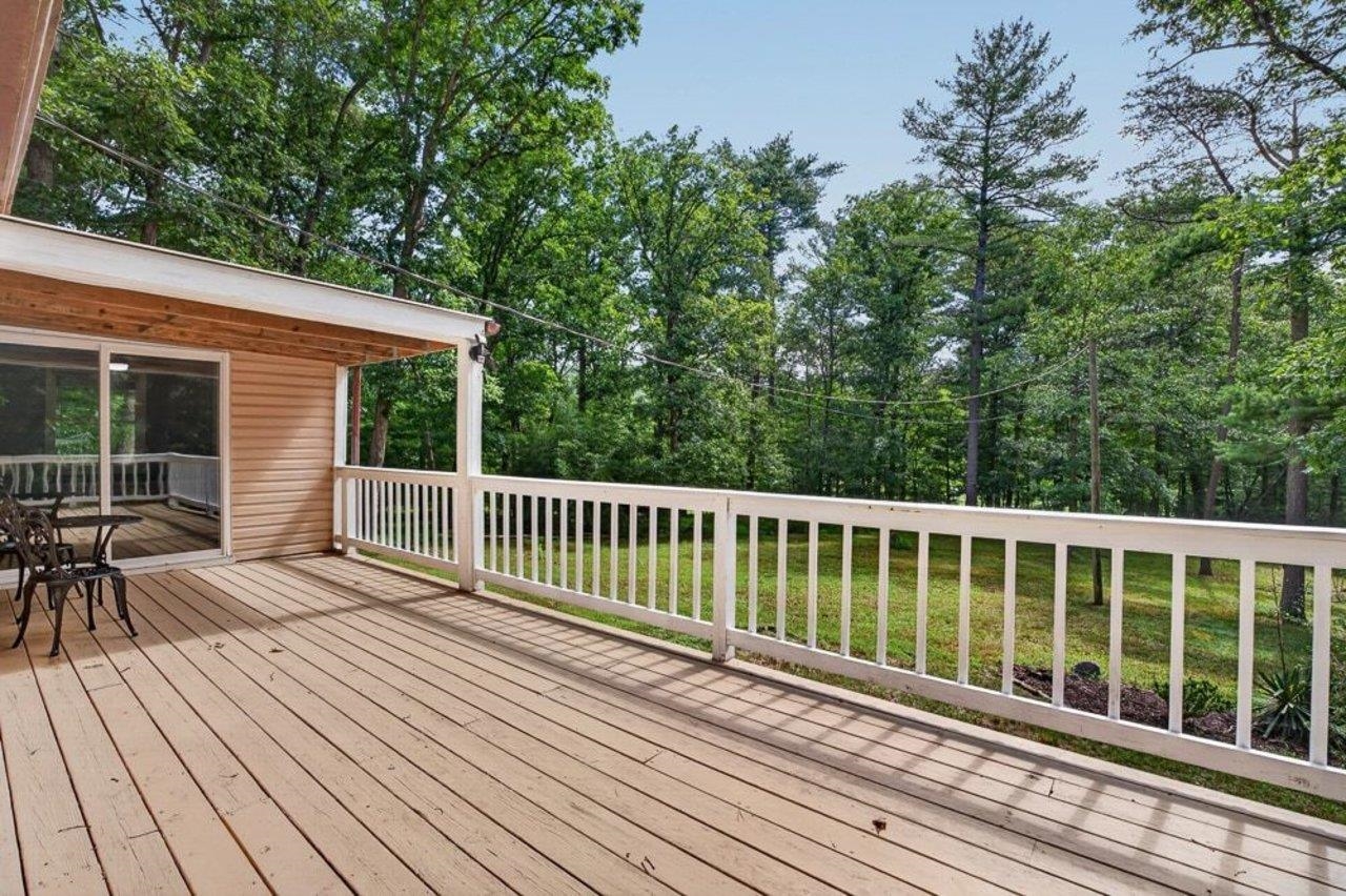 17395 PEEPERS HOLLOW LN