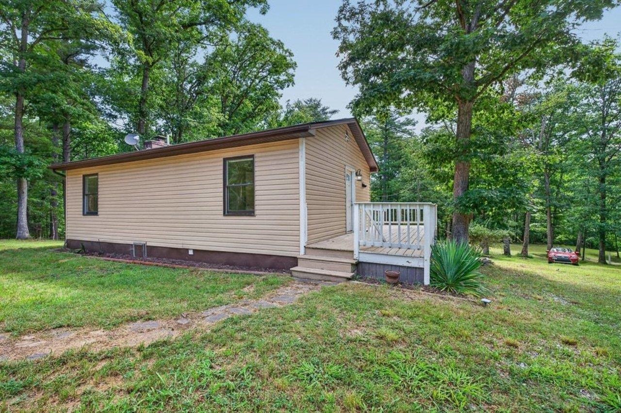 17395 PEEPERS HOLLOW LN