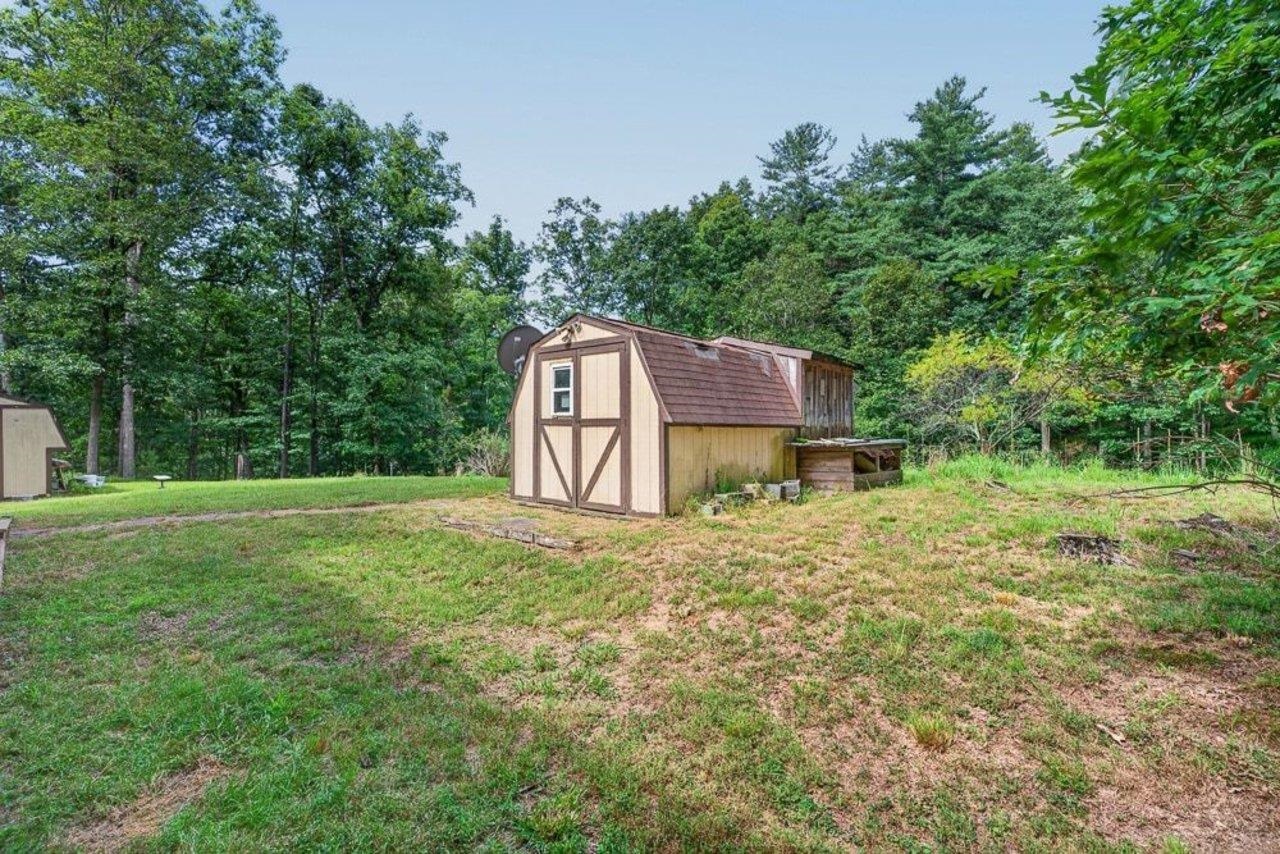 17395 PEEPERS HOLLOW LN