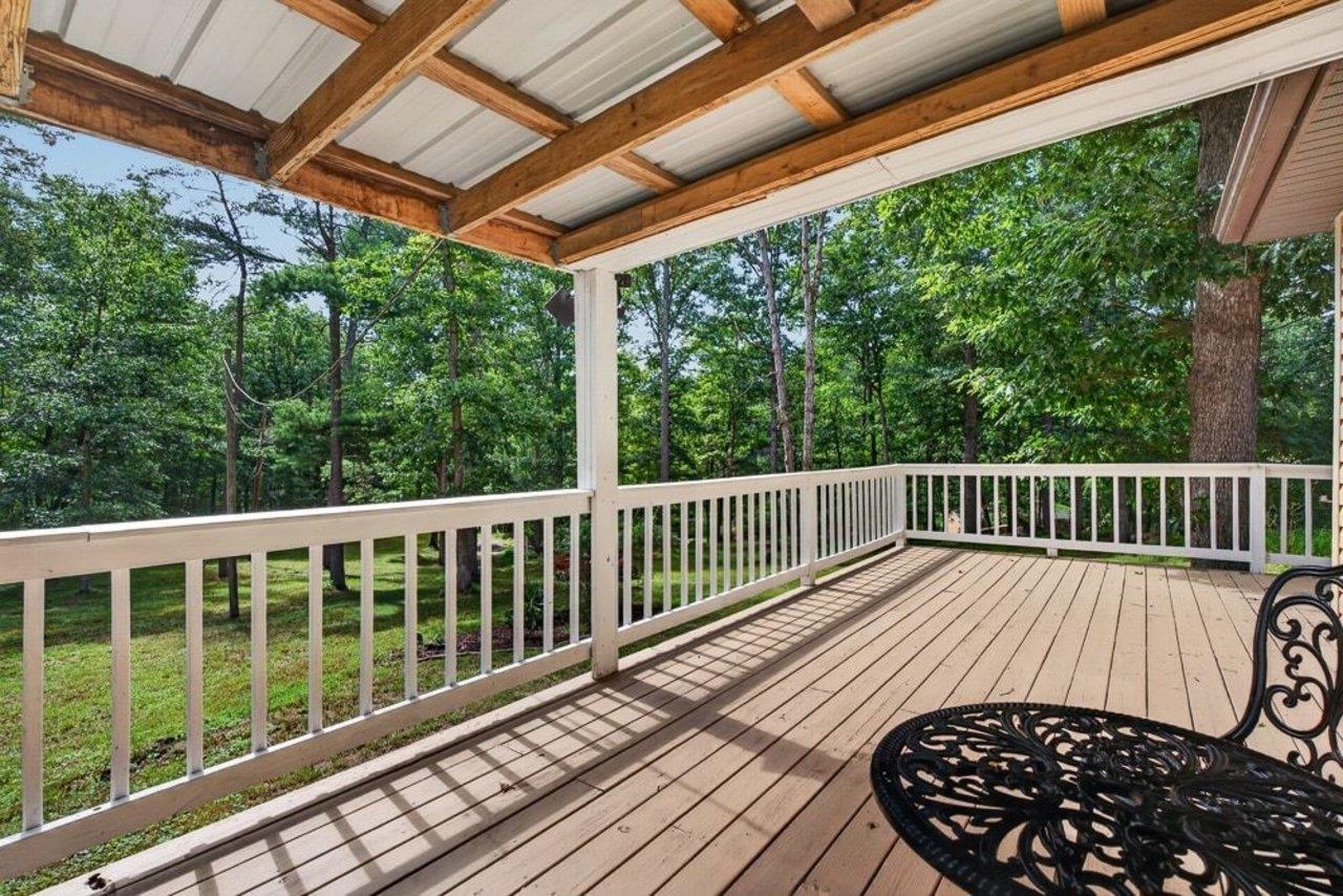 17395 PEEPERS HOLLOW LN