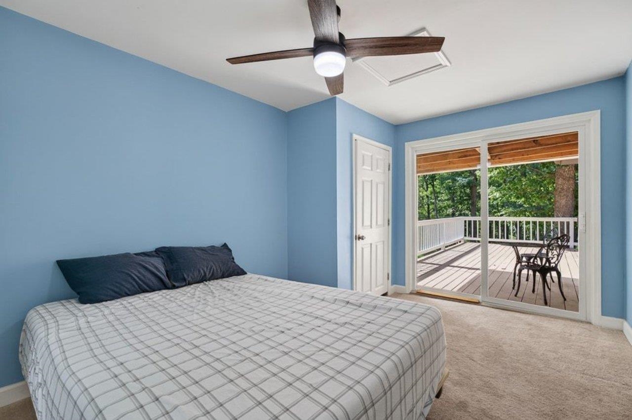 17395 PEEPERS HOLLOW LN