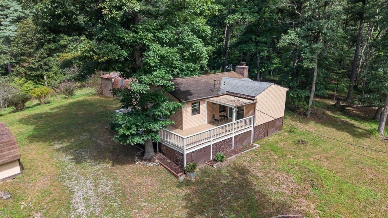 17395 PEEPERS HOLLOW LN