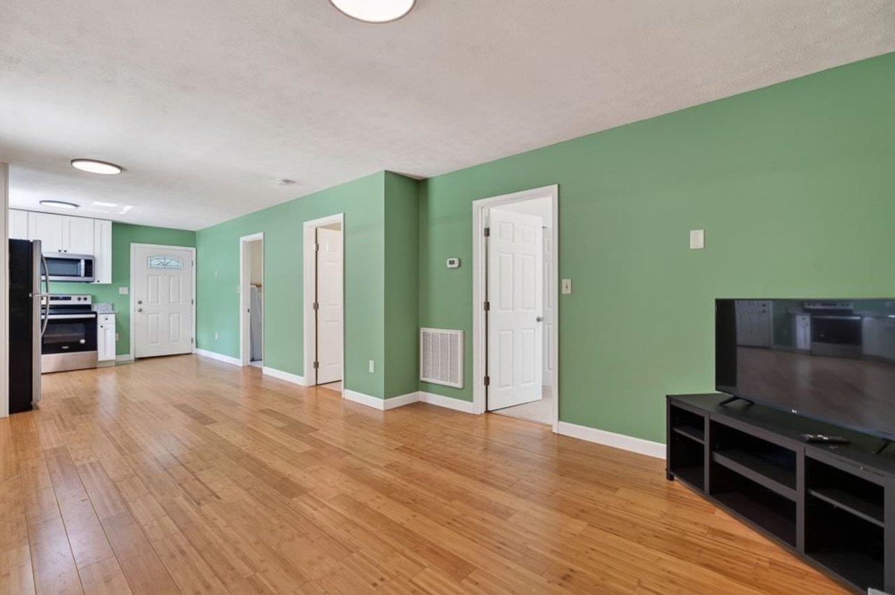 17395 PEEPERS HOLLOW LN
