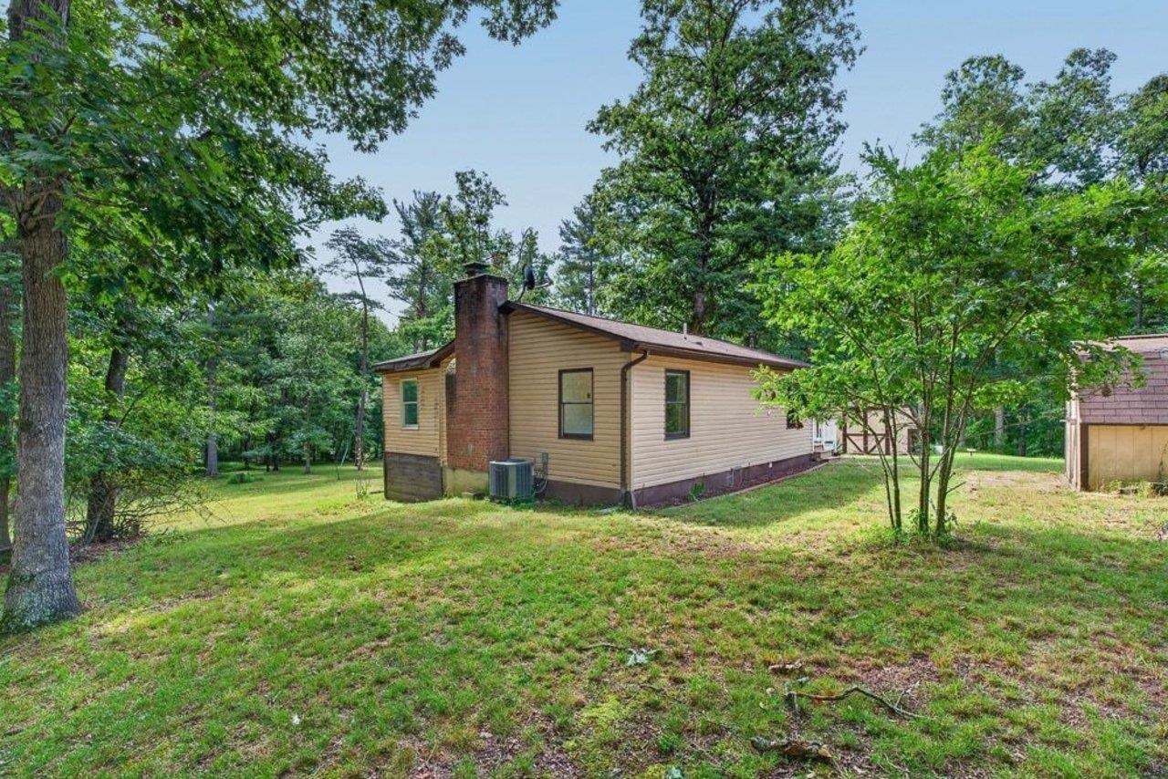17395 PEEPERS HOLLOW LN