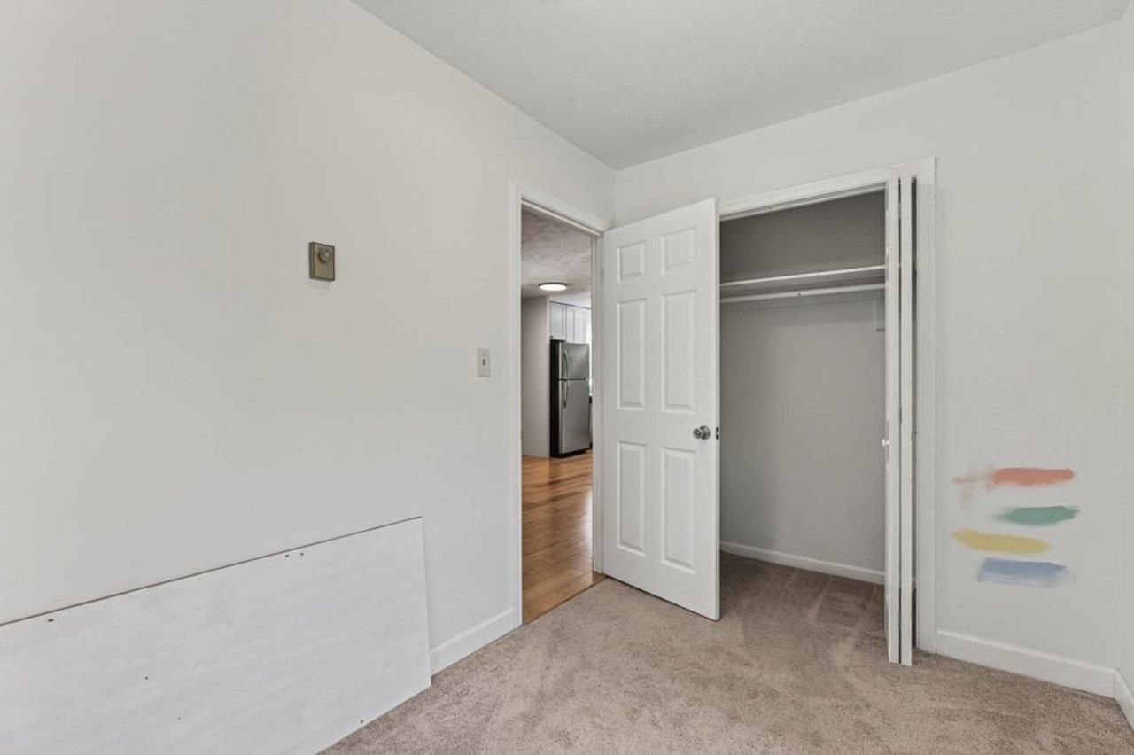 17395 PEEPERS HOLLOW LN