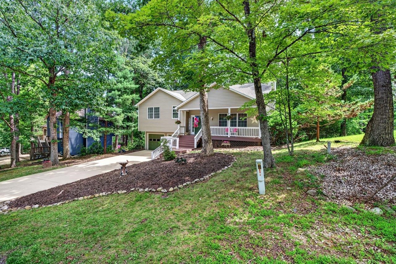 430 PASSAGE LN