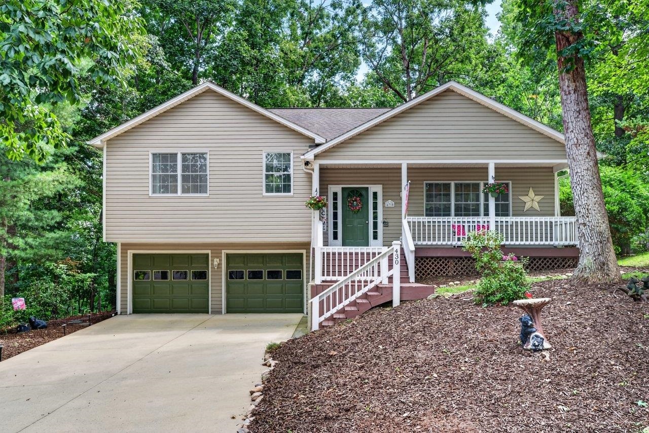 430 PASSAGE LN