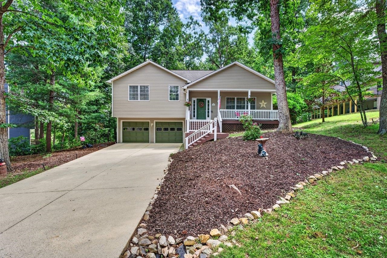 430 PASSAGE LN