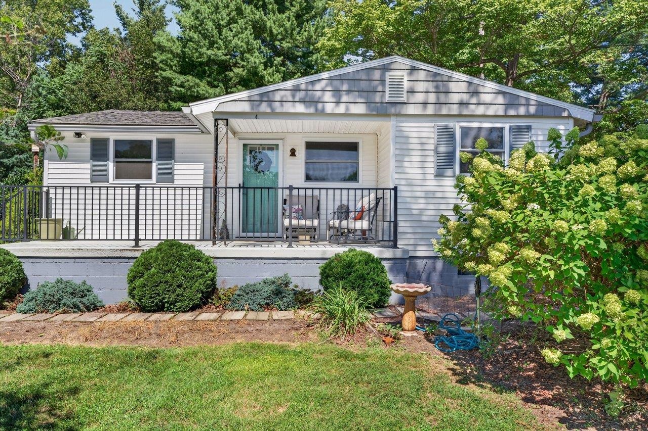 366 HERMITAGE RD