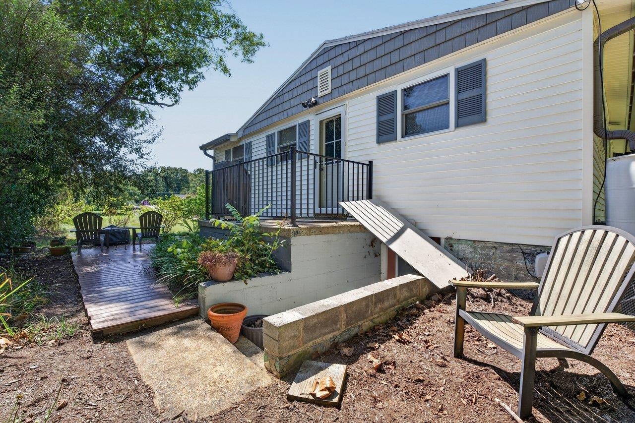 366 HERMITAGE RD