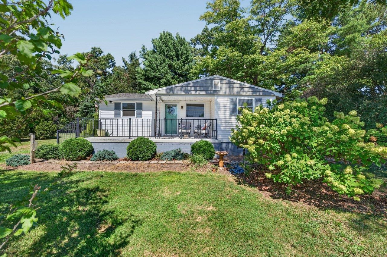 366 HERMITAGE RD