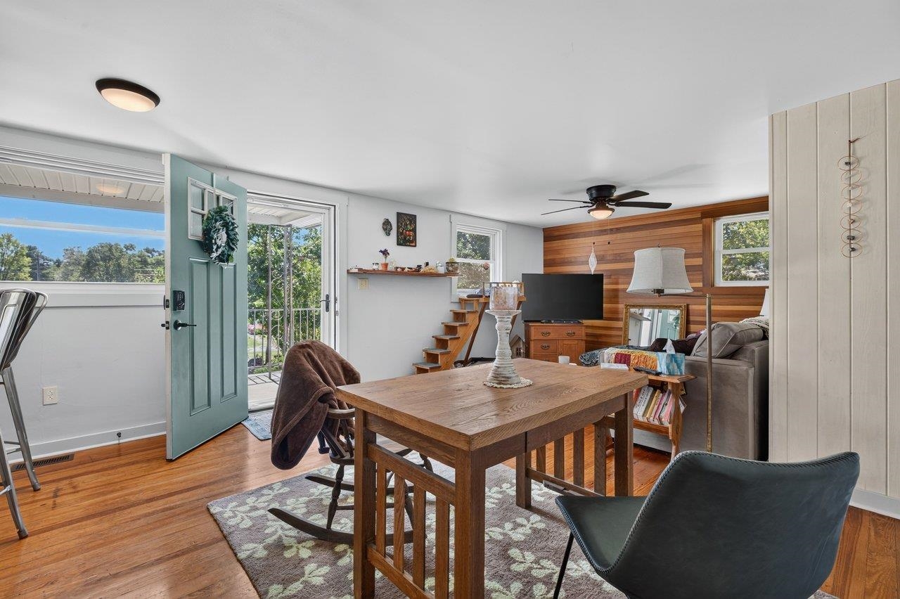 366 HERMITAGE RD