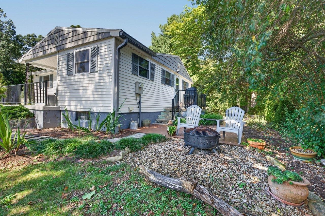 366 HERMITAGE RD