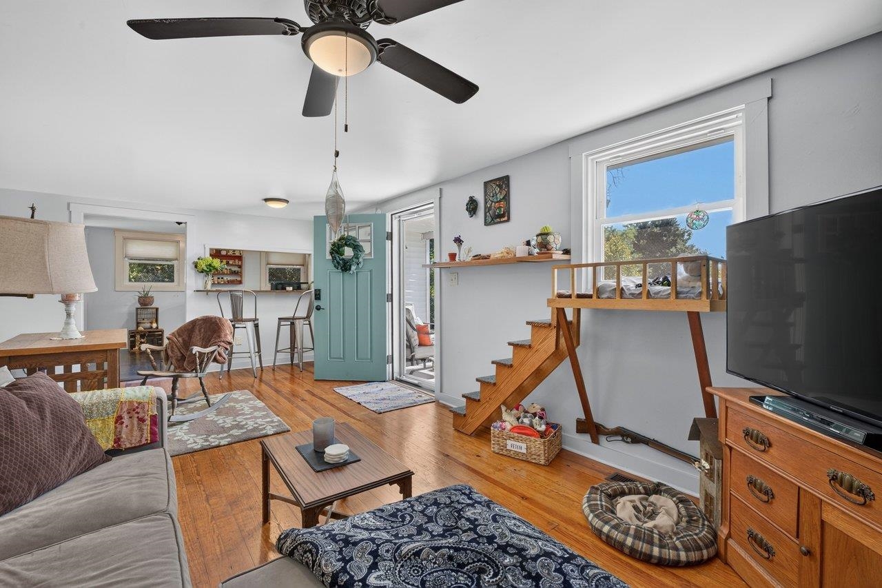 366 HERMITAGE RD