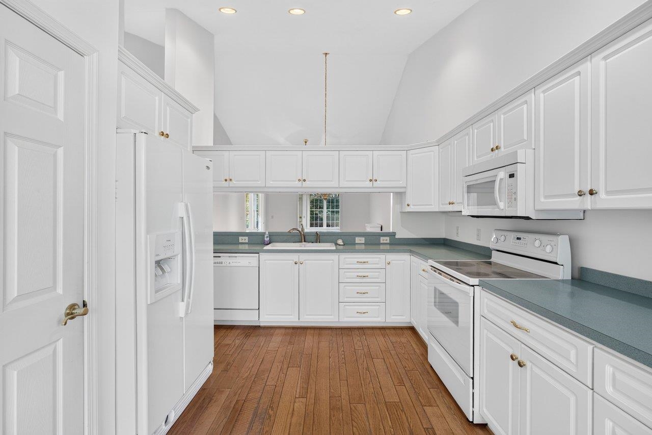 381 SPRING OAKS DR