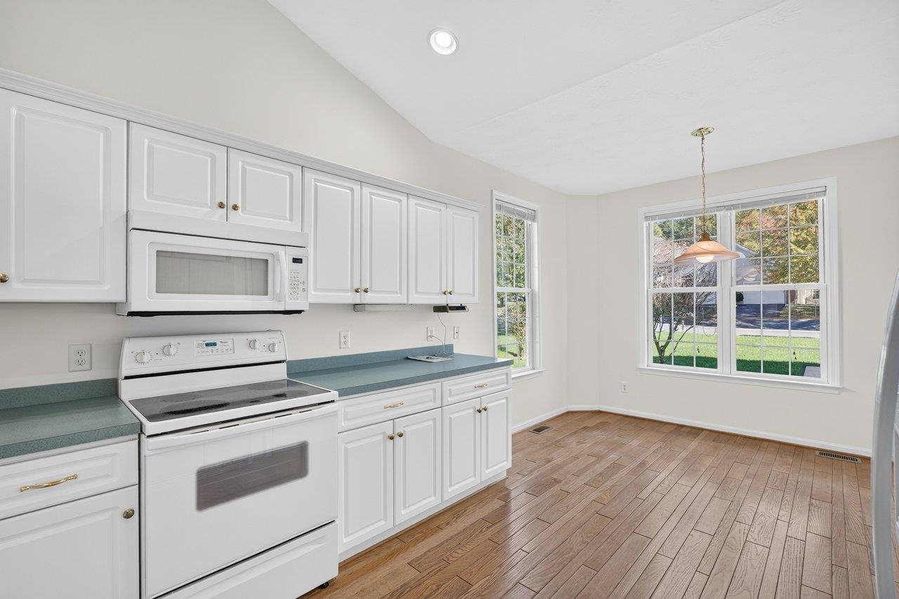 381 SPRING OAKS DR