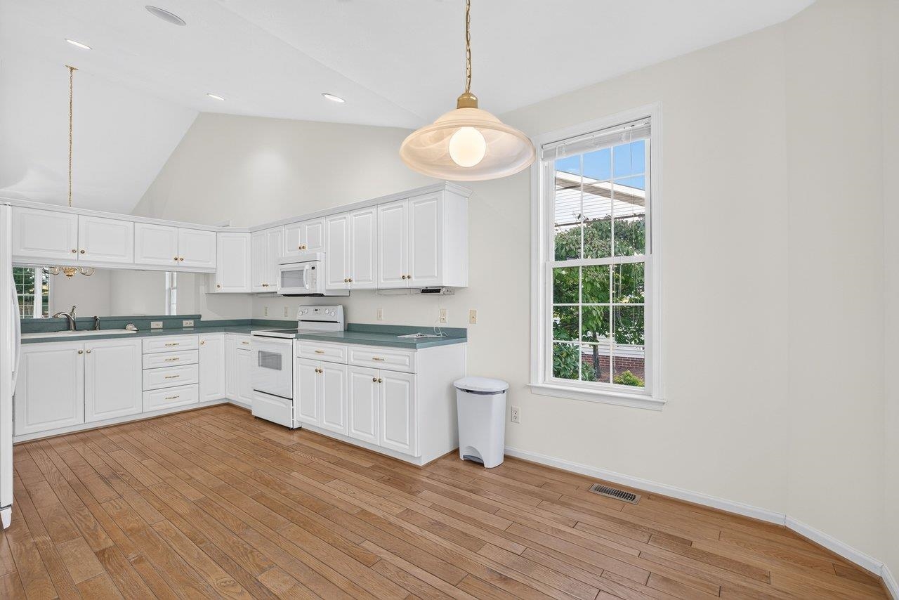 381 SPRING OAKS DR