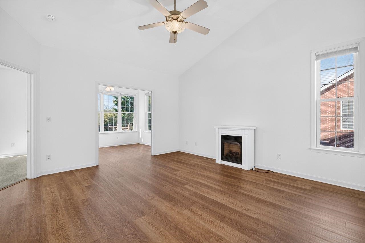 381 SPRING OAKS DR