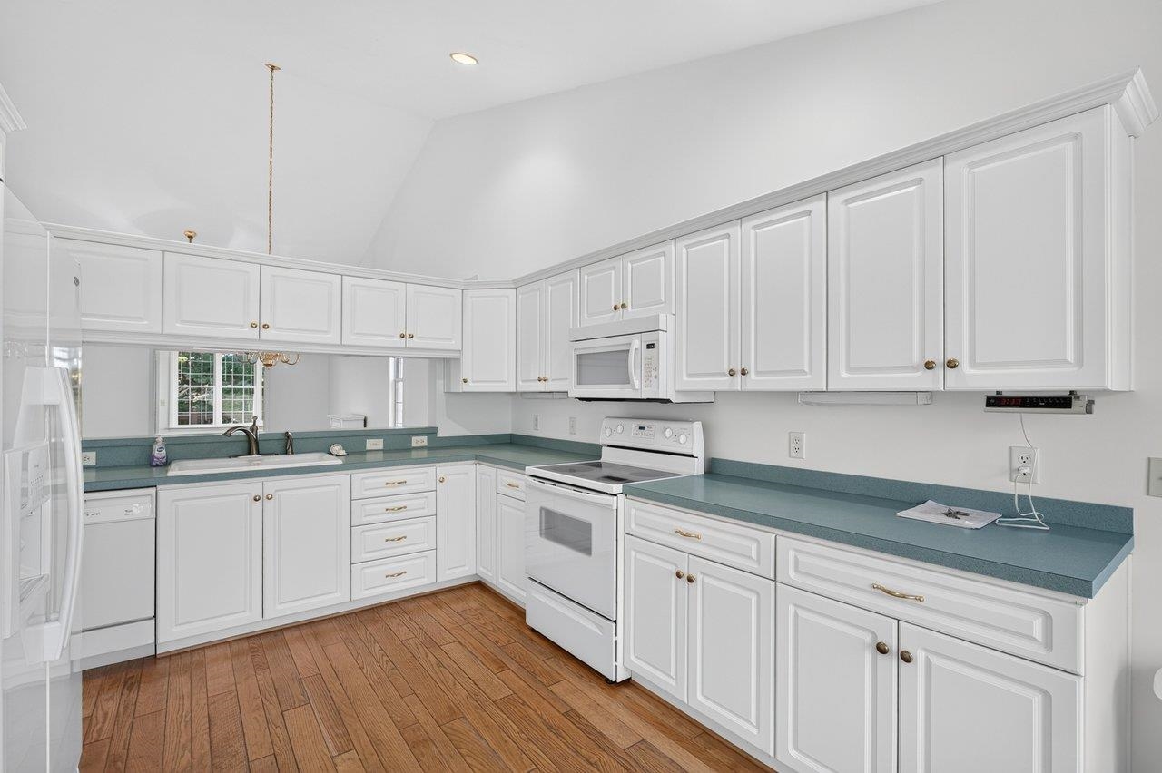 381 SPRING OAKS DR