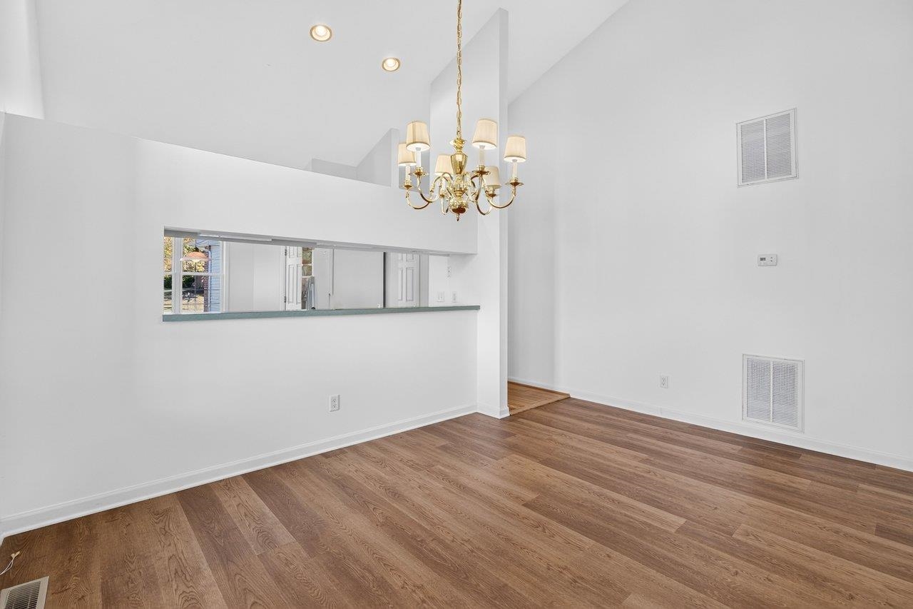 381 SPRING OAKS DR