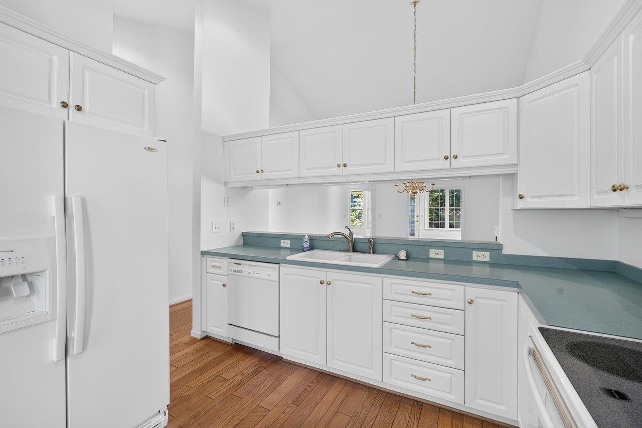 381 SPRING OAKS DR