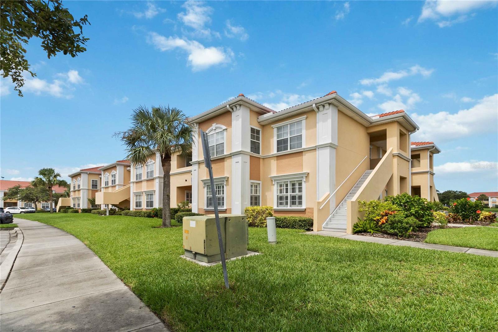 1015 VILLAGIO CIR #104