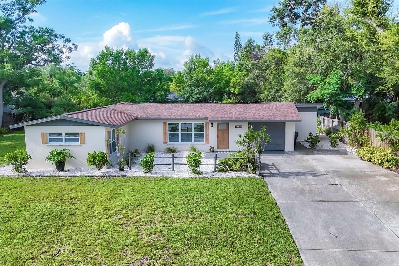 2426 CALAMONGA LN
