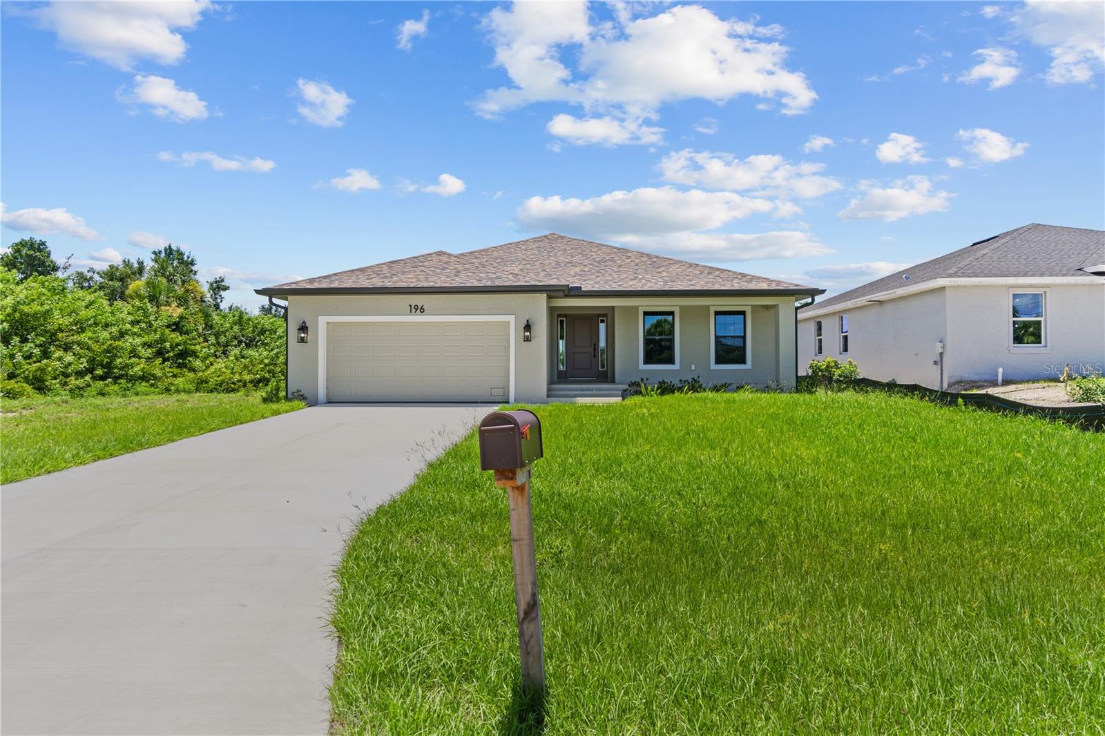 196 ARCH DR