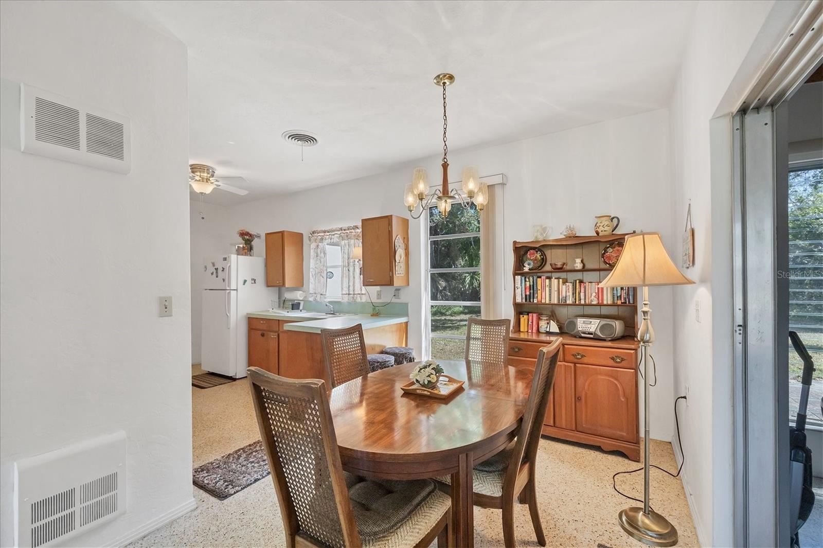 2538 LAKESHORE CIR