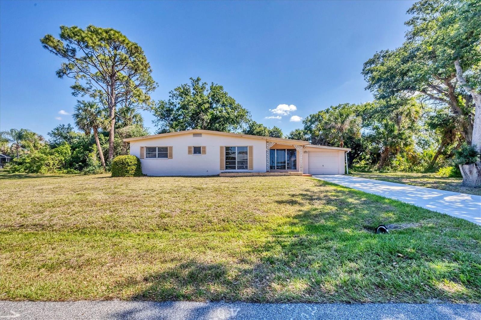 2538 LAKESHORE CIR