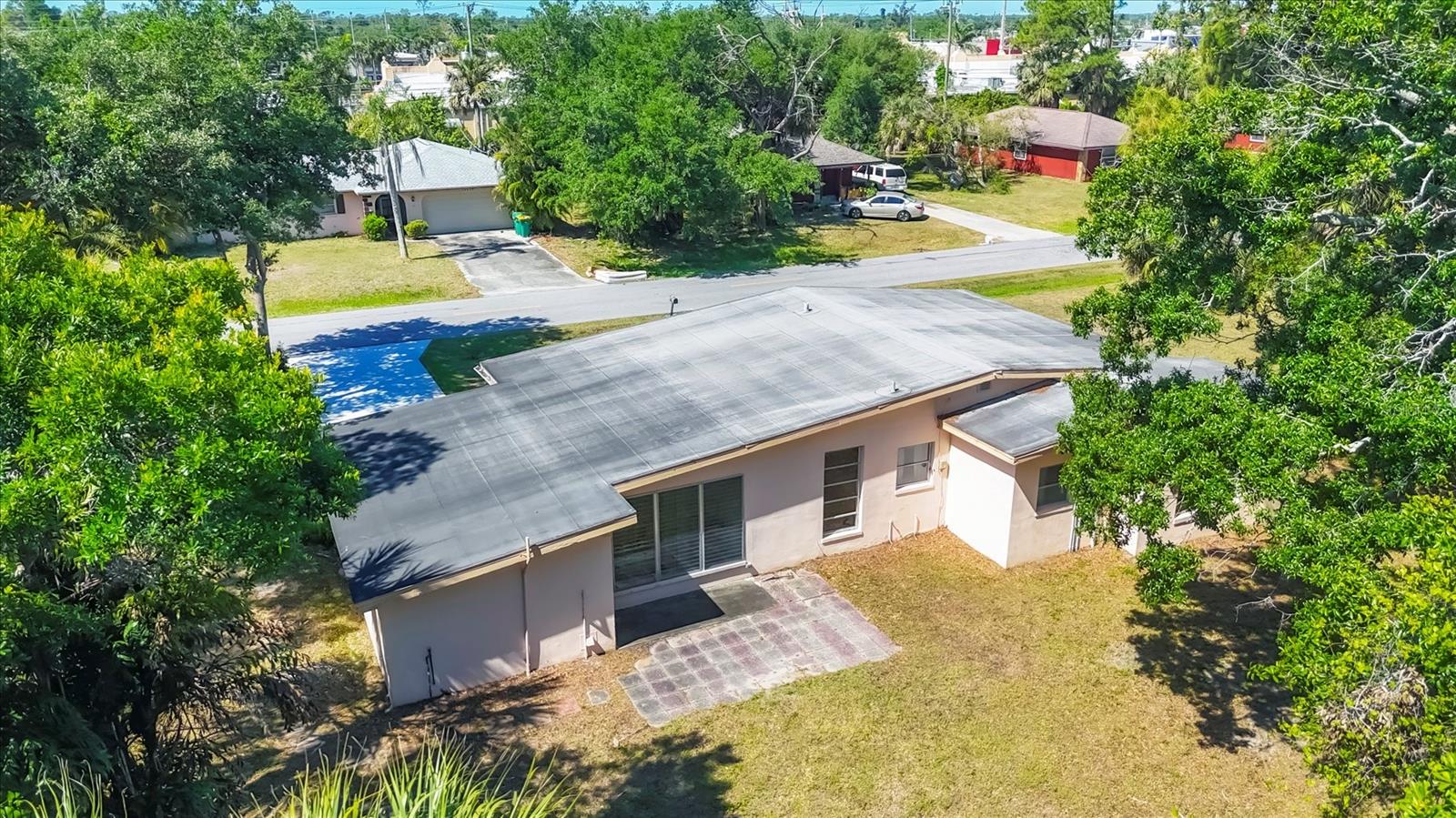 2538 LAKESHORE CIR