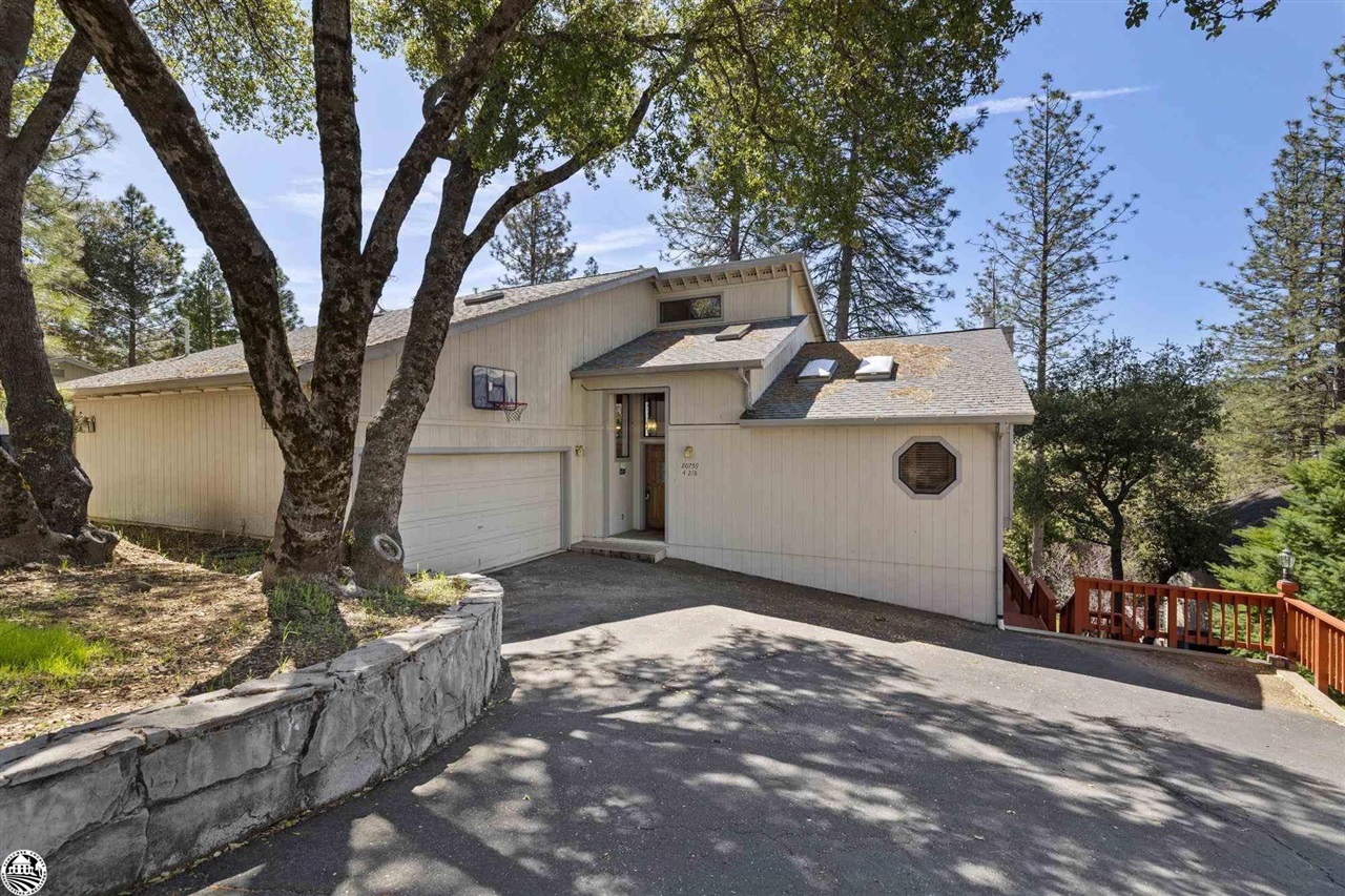 20759 Point View Dr