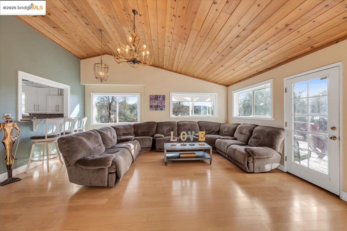 12881 Green Valley Cir