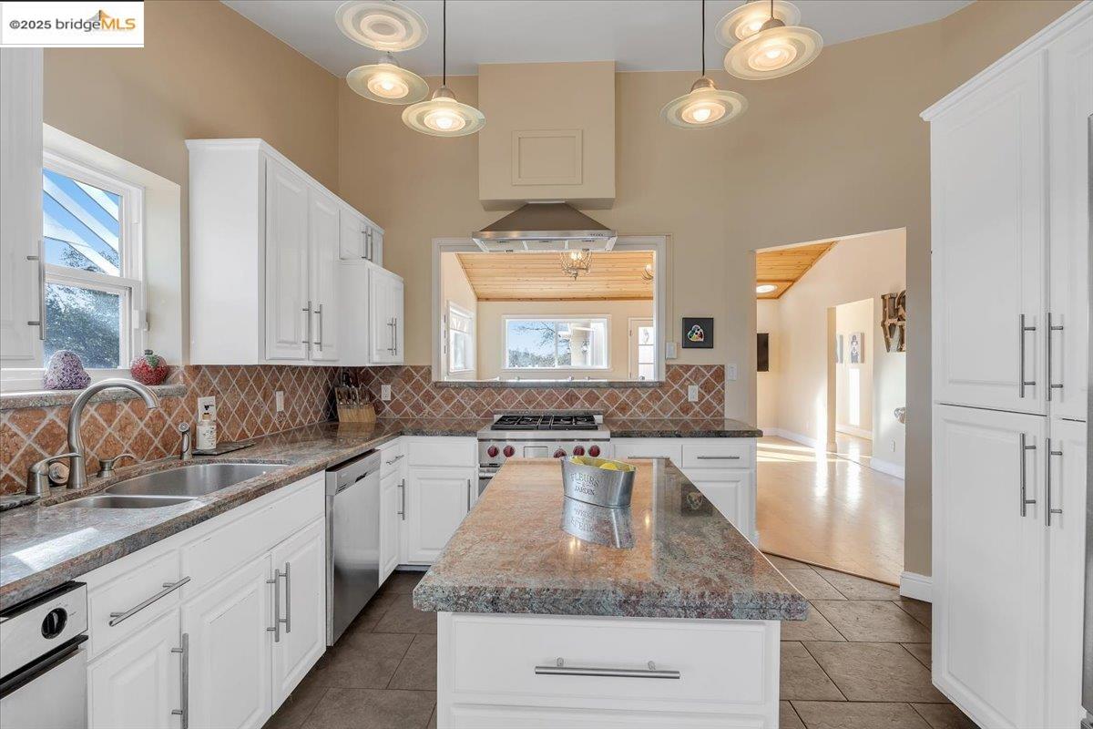 12881 Green Valley Cir