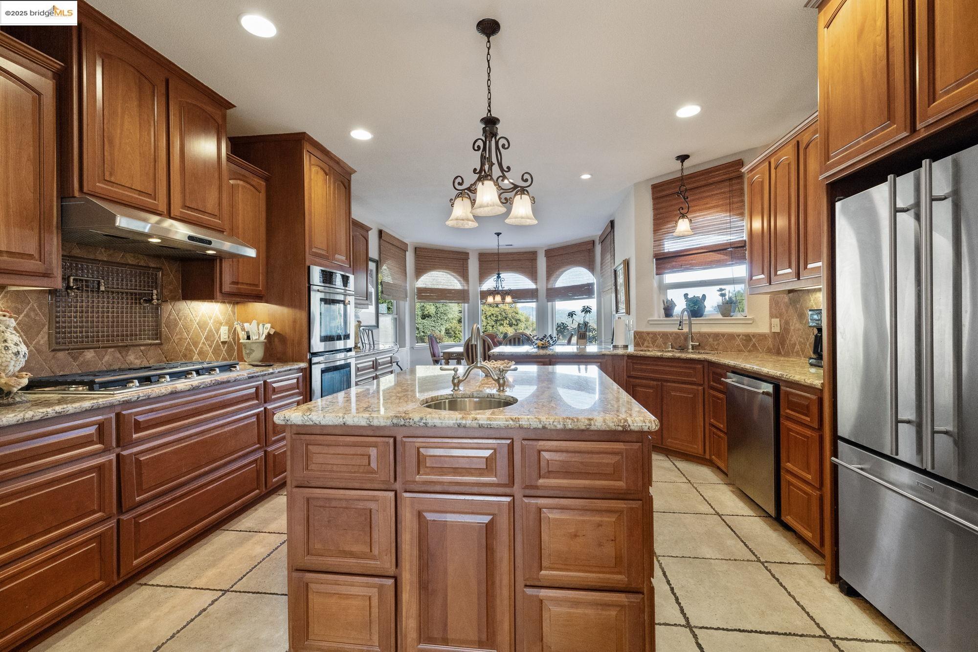 18201 Golden Oaks Dr