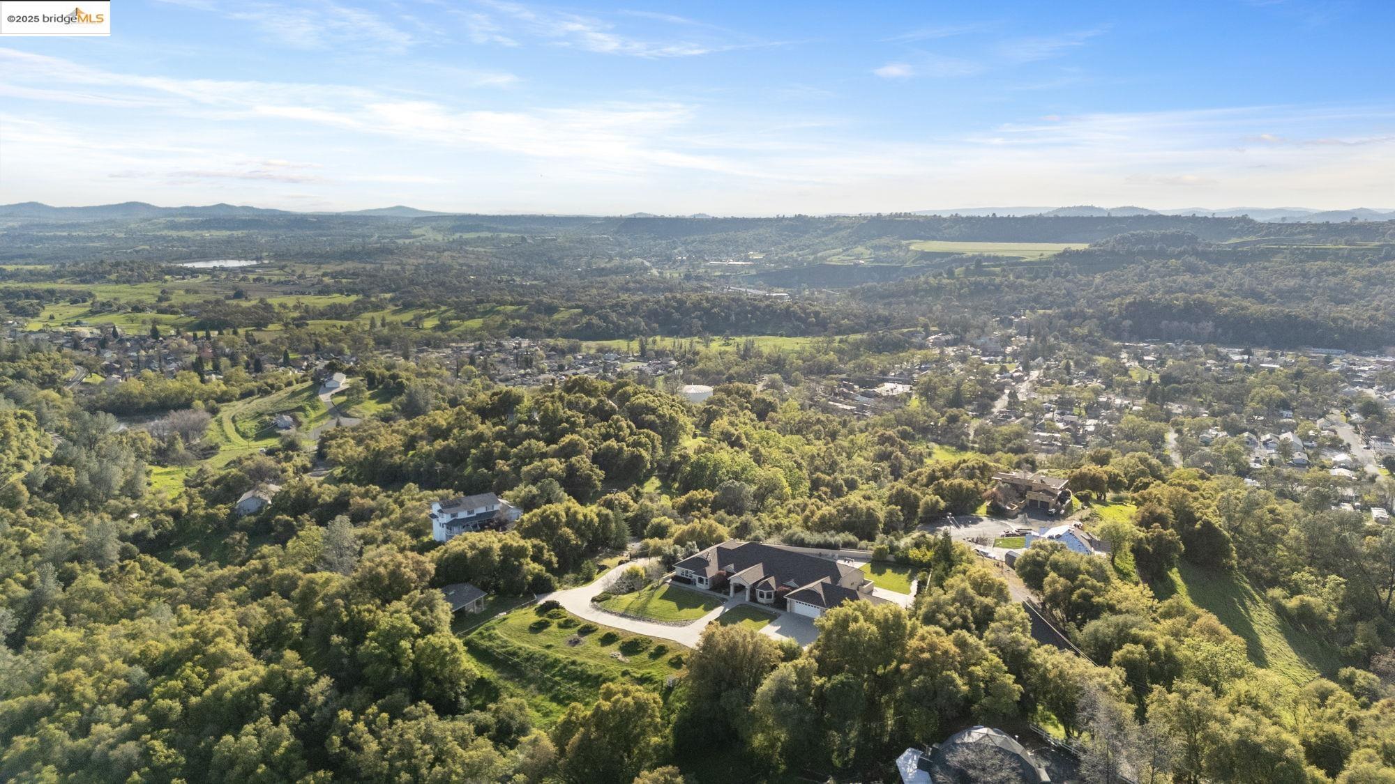 18201 Golden Oaks Dr