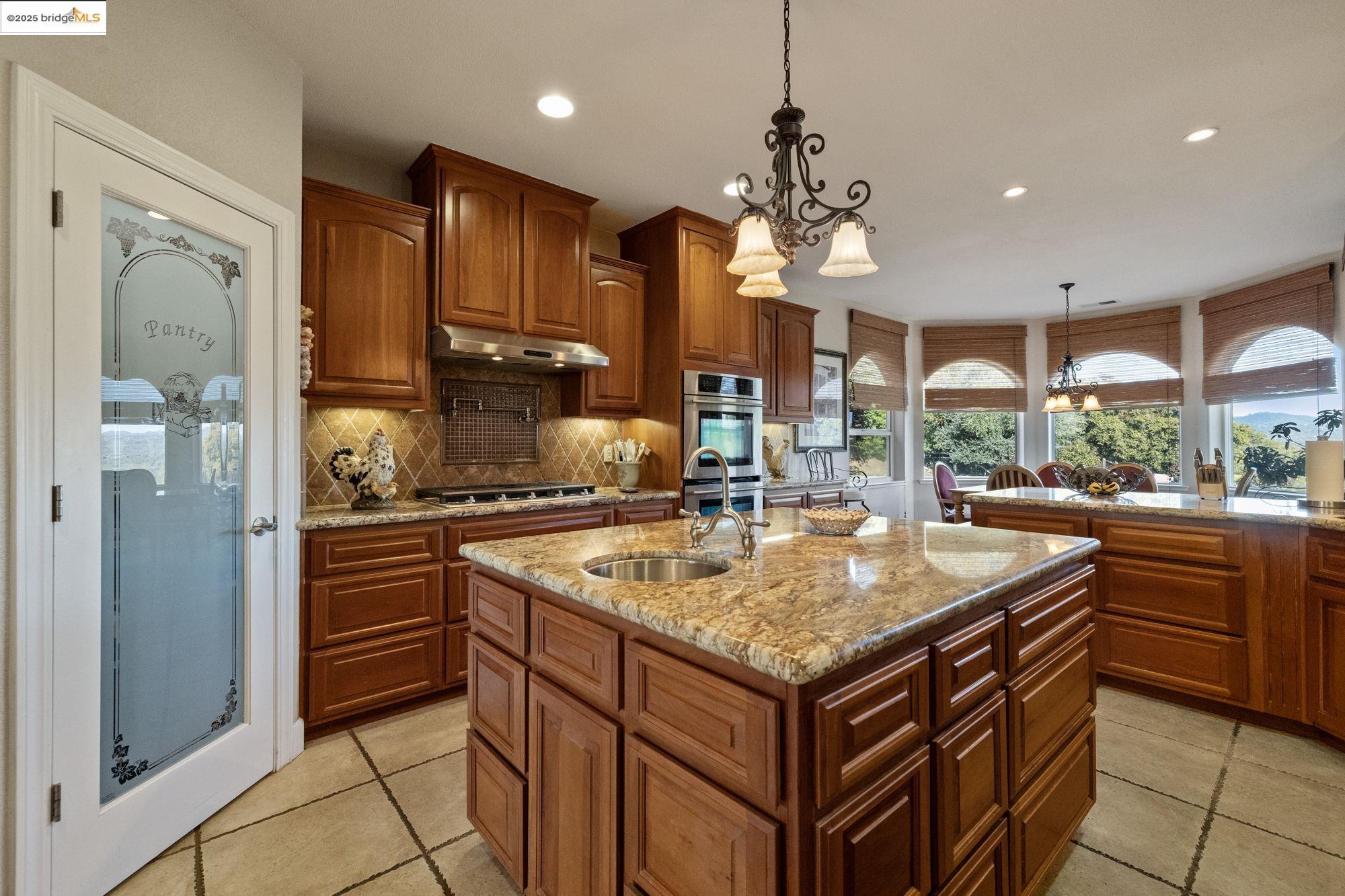 18201 Golden Oaks Dr