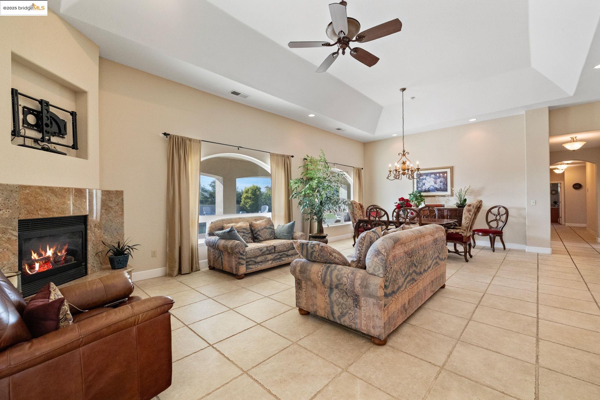 18201 Golden Oaks Dr