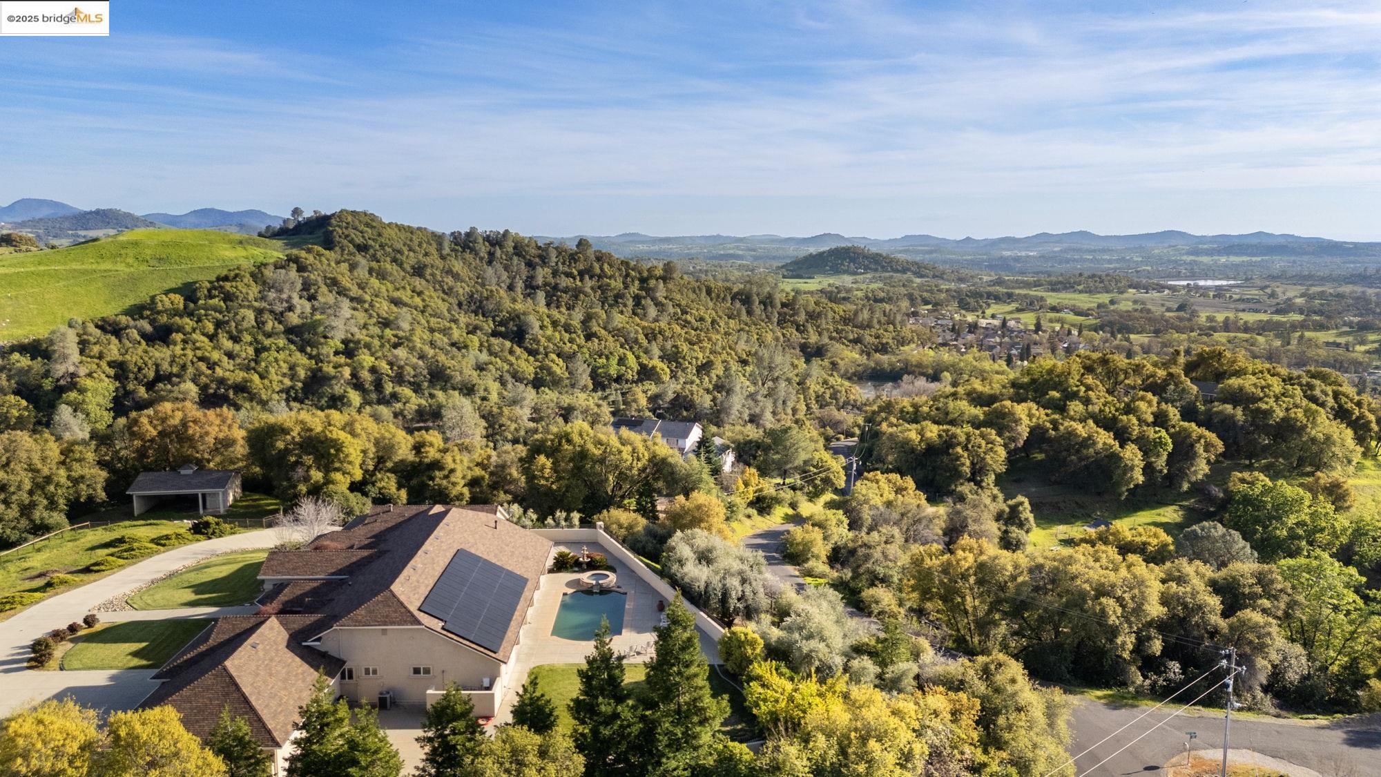 18201 Golden Oaks Dr