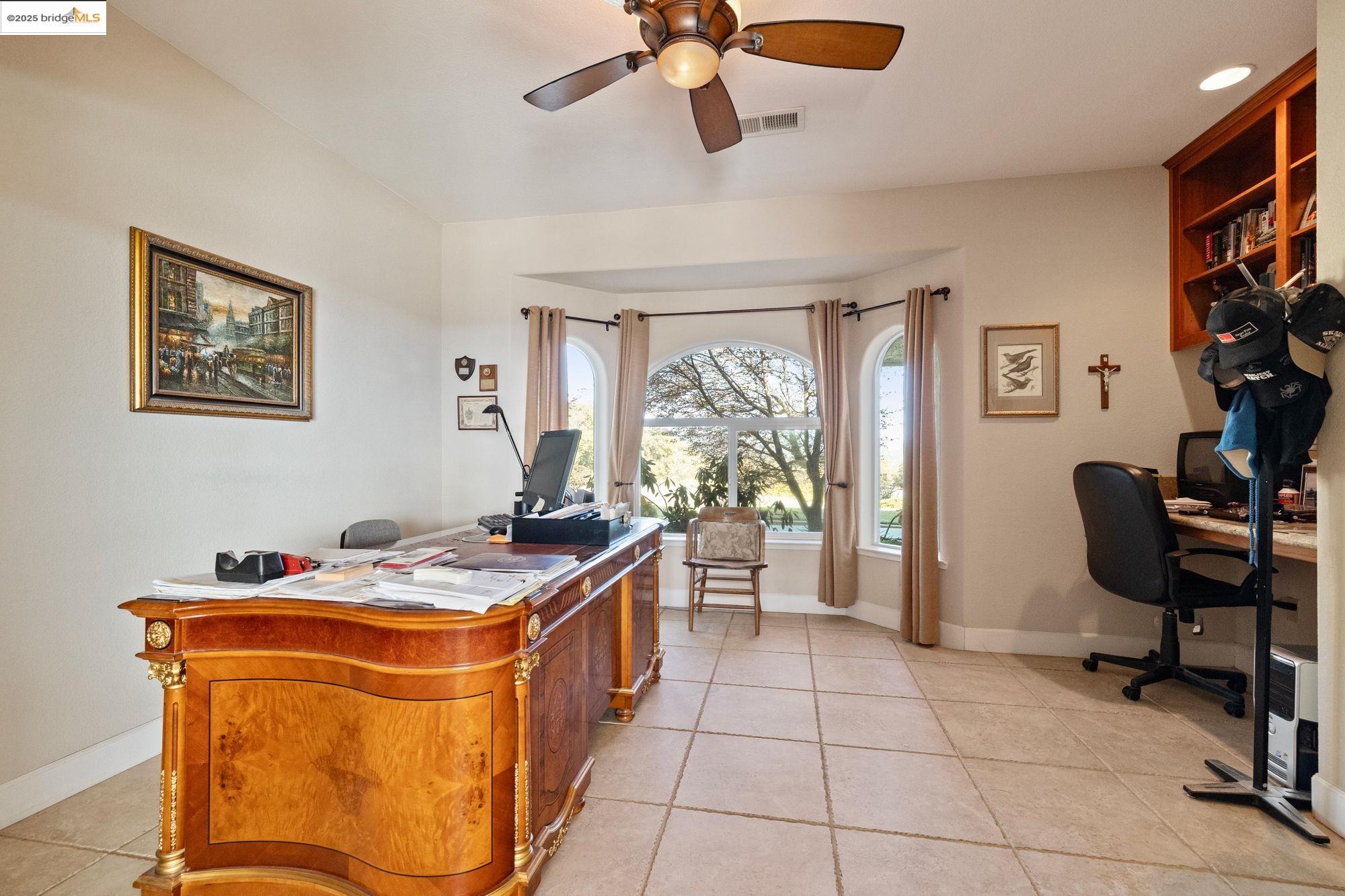 18201 Golden Oaks Dr